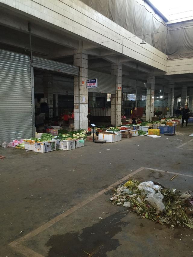 摆地摊现在越来越难做，为什么还是那么多人做，他们为什么坚持？