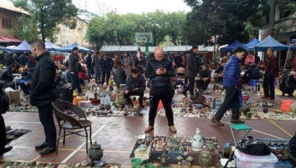 新手如何摆地摊，学会这八招，通过摆地摊赚第一桶金