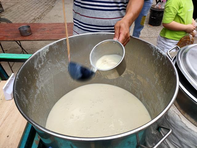 小区楼下摆地摊，这10种小吃最火，老板都忙不过来