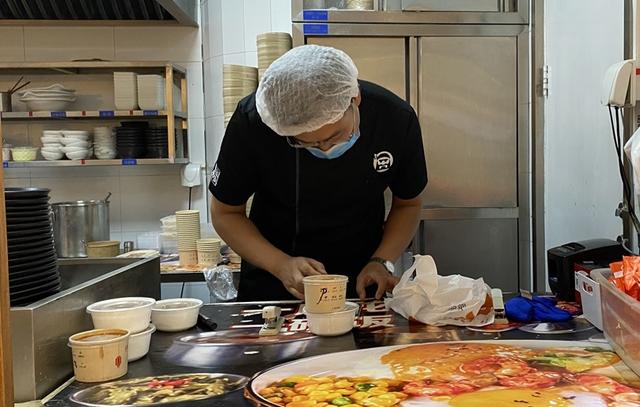 餐饮店不做堂食只做外卖，生意火爆，一个月净赚20万