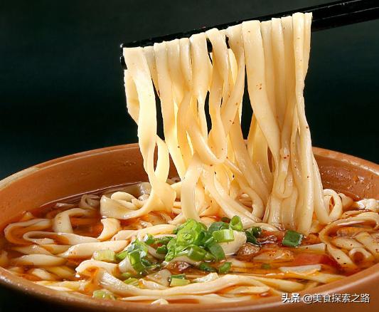 一个人摆摊卖早餐什么好，摆摊卖早餐，简单好吃，每天能挣1000多