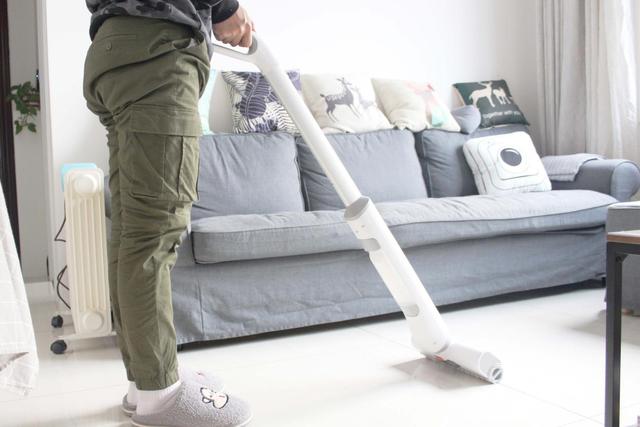 小米众筹又上新品，这款599元电动拖地机，让你轻松拖地不留死角