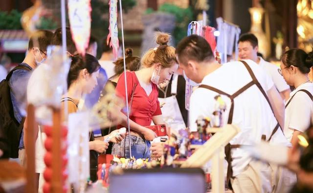 没想到地摊竟然还能这么摆？长沙最全的摆摊攻略都在这里了