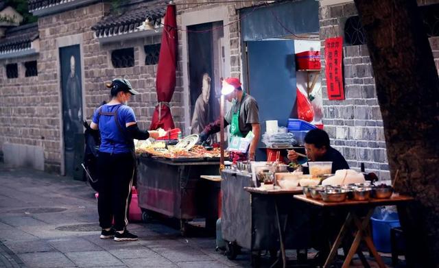 没想到地摊竟然还能这么摆？长沙最全的摆摊攻略都在这里了