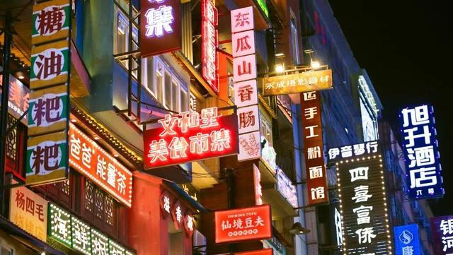 没想到地摊竟然还能这么摆？长沙最全的摆摊攻略都在这里了