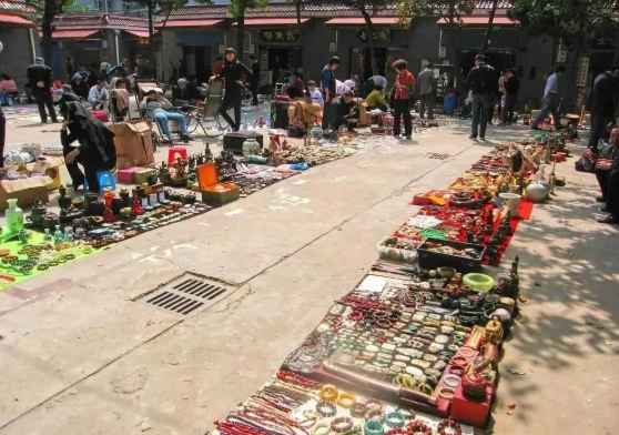 地摊经济火了！卖什么利润大呢？试试这几款产品，成本小还赚钱