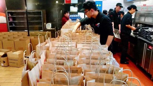 餐饮店不做堂食只做外卖，生意火爆，一个月净赚20万