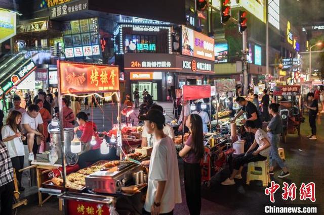 热闹！你在长沙坡子街摆地摊了吗？日均收入能上千