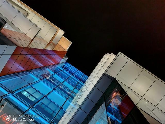 千元最值得购买的5G手机 荣耀X10 vs Redmi 10X