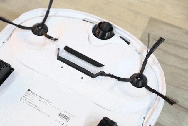 噱头还是痛点？首款“自清洁拖布”机器人评测