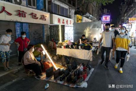 地摊经济如此火爆，但我却不得不在此时泼一盆冷水