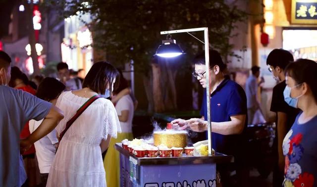 没想到地摊竟然还能这么摆？长沙最全的摆摊攻略都在这里了