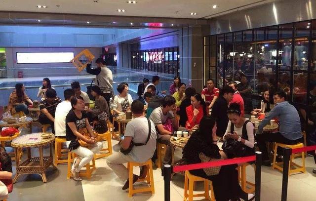 餐厅一直红火的秘密：一元吃特价菜，拴住顾客持续消费