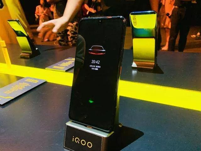 618上演5G手机鏖战，iQOO初生牛犊怕不怕虎？