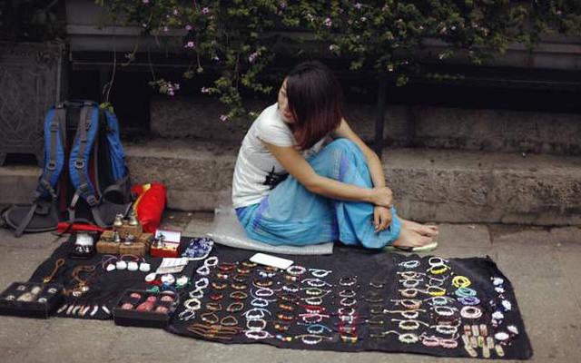 摆地摊可以两月挣7万：摆地摊究竟卖什么东西最赚钱？