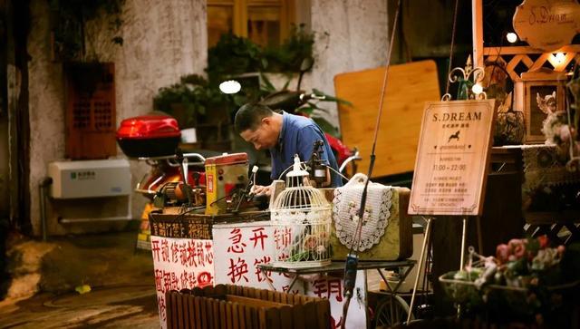 没想到地摊竟然还能这么摆？长沙最全的摆摊攻略都在这里了