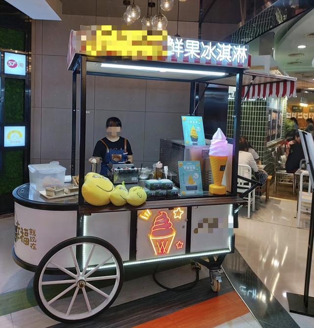 我昨天摆夜市卖柠檬水，1晚上赚了小六百