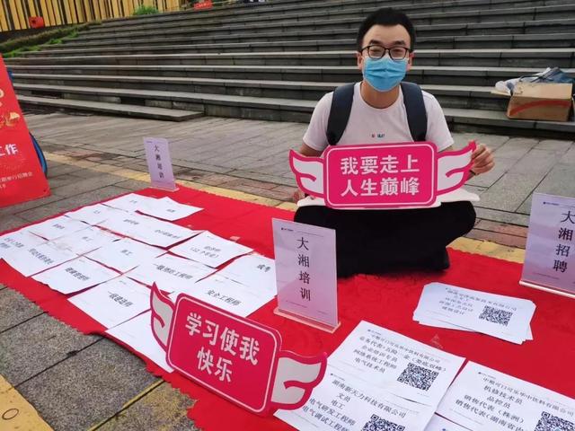 没想到地摊竟然还能这么摆？长沙最全的摆摊攻略都在这里了