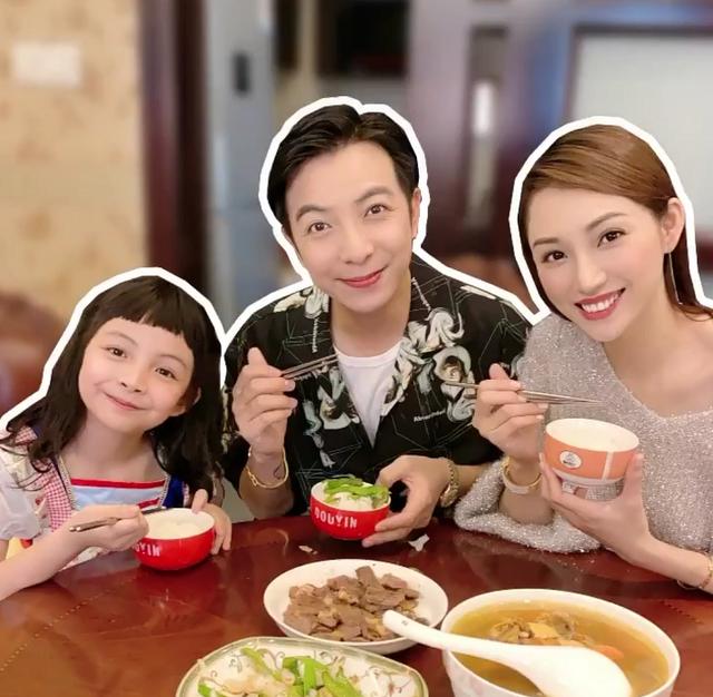 广东夫妇直播带货，仅1件商品竟卖出1708单，学会这招你也能做到