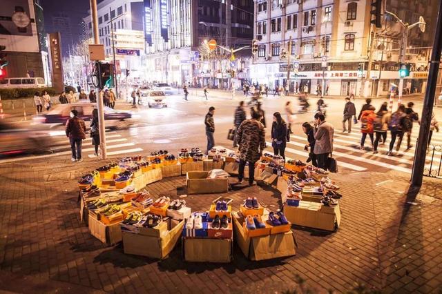 "摆摊神车"专场来了 地摊经济引互联网巨头齐入场