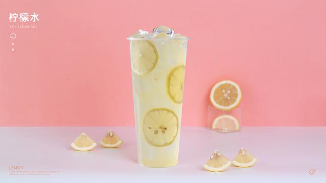 我昨天摆夜市卖柠檬水，1晚上赚了小六百