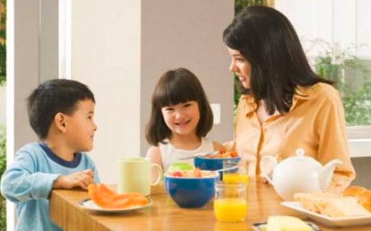 在家里跟孩子玩这些小游戏，提高智商，锻炼孩子的数学思维