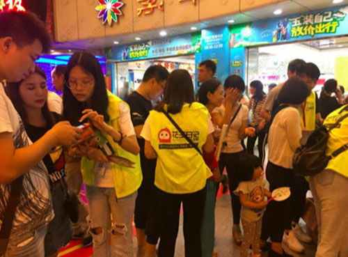 全面放开的摆地摊，线上线下产生了哪些商机？