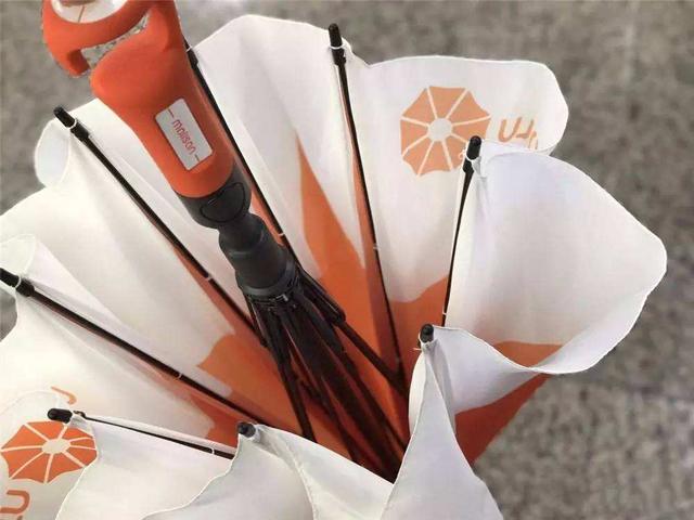 30万把共享雨伞被“抢光”，绝大多数人借而不还，老板却非常开心