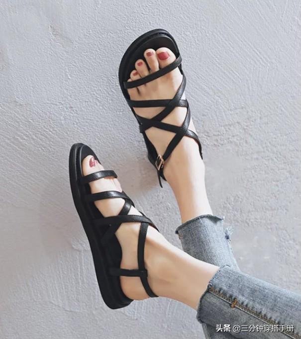 今夏最美的15款平底凉鞋都在这，舒服又好看，小仙女们都在穿