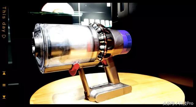 戴森V10 无绳吸尘器体验：爱上干家务的男人，很风骚