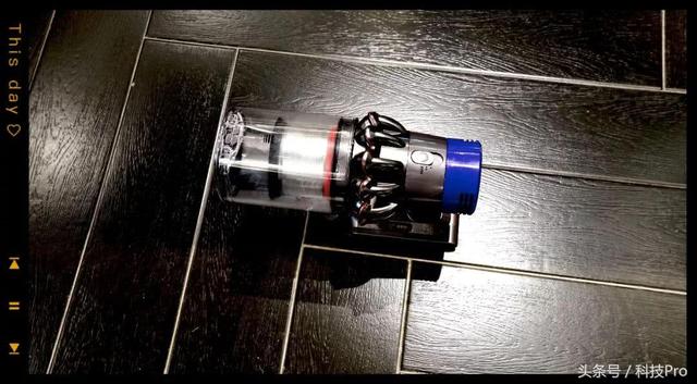 戴森V10 无绳吸尘器体验：爱上干家务的男人，很风骚