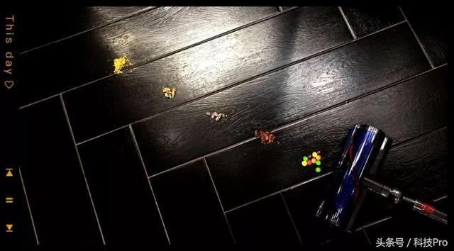 戴森V10 无绳吸尘器体验：爱上干家务的男人，很风骚