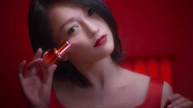 为什么明星专家医生达人纷纷种草这支眼霜？丸美多肽眼精华！