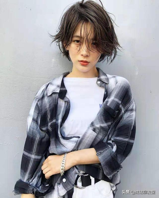 越简单越时尚，9款本季主流发型发色，给你优雅高级的气质