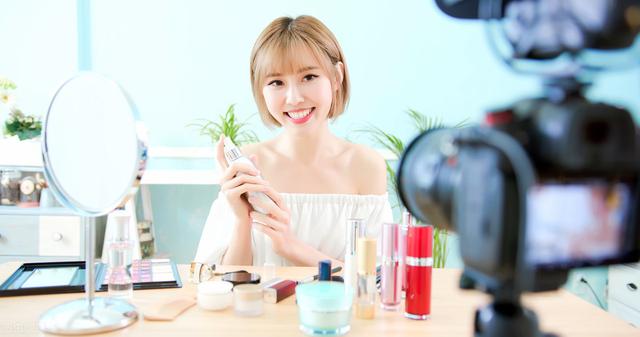 “仿妆一哥”仙姆，直播9小时卖5.8万单，背后两招引人深思