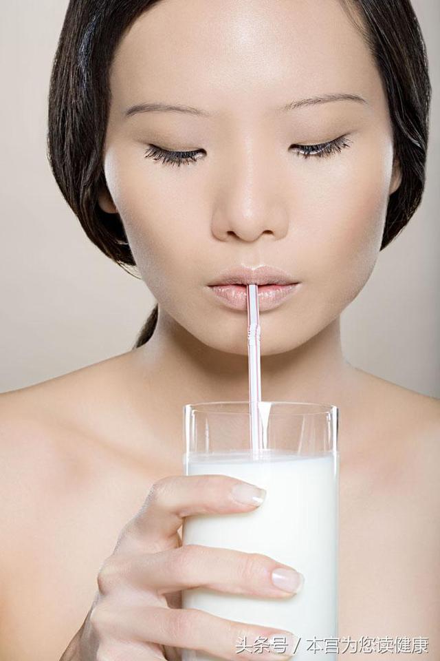 女人喝牛奶的3大好处，很多人都不知道呢