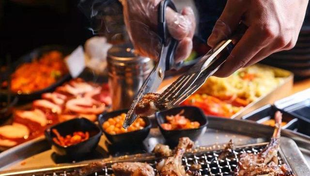 餐饮新手开烤肉店，经营半年，狂赚100万