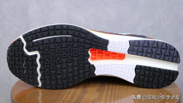 三百元内无对手，李宁赤兔跑鞋堪称国产良心