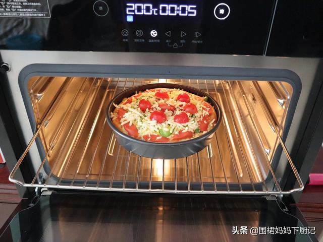 披萨的做法原来这么简单，学会就再也不用出去买了，好吃还省钱