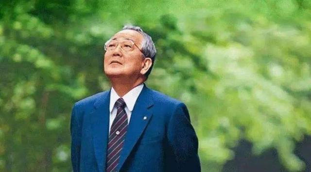 稻盛和夫65岁退休股票都给员工，选择出家却患癌，他的反应真绝了