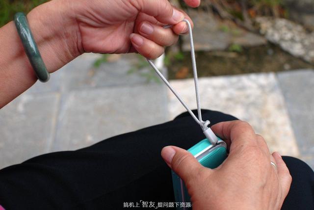 去公园遛弯乐呵怎么少得了它？——不见不散便携插卡音箱LV960体验