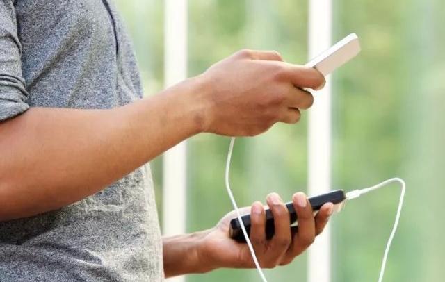 手机为什么会发烫？三个原因需了解，及时降温很必要