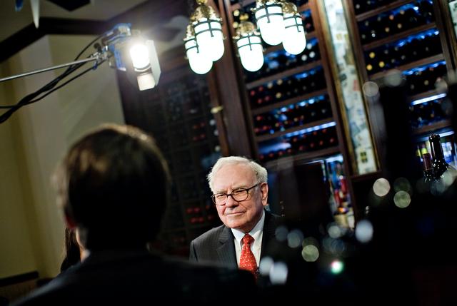 持仓苹果四个月大涨400亿美元，“股神”巴菲特又回来了