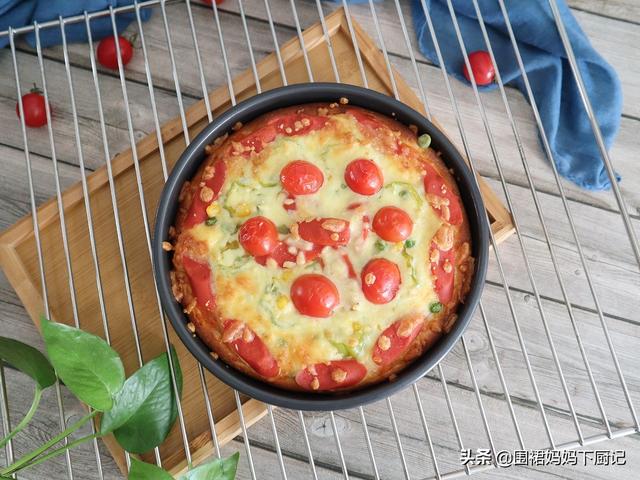 披萨的做法原来这么简单，学会就再也不用出去买了，好吃还省钱