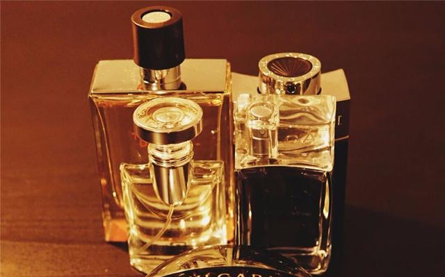 爱马仕男士大地香水，让人一见钟情的香水，详尽的介绍都在这里了