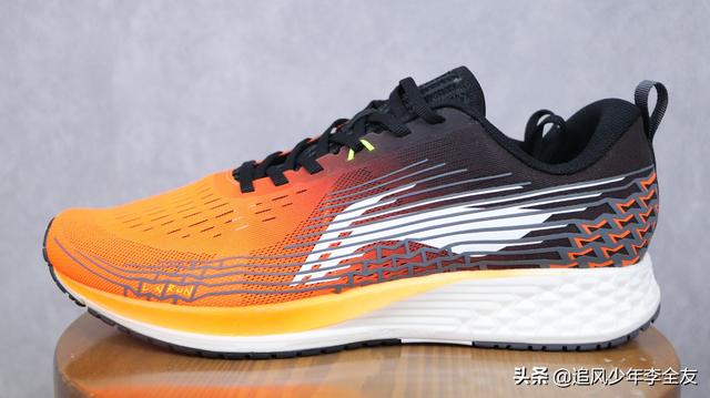三百元内无对手，李宁赤兔跑鞋堪称国产良心