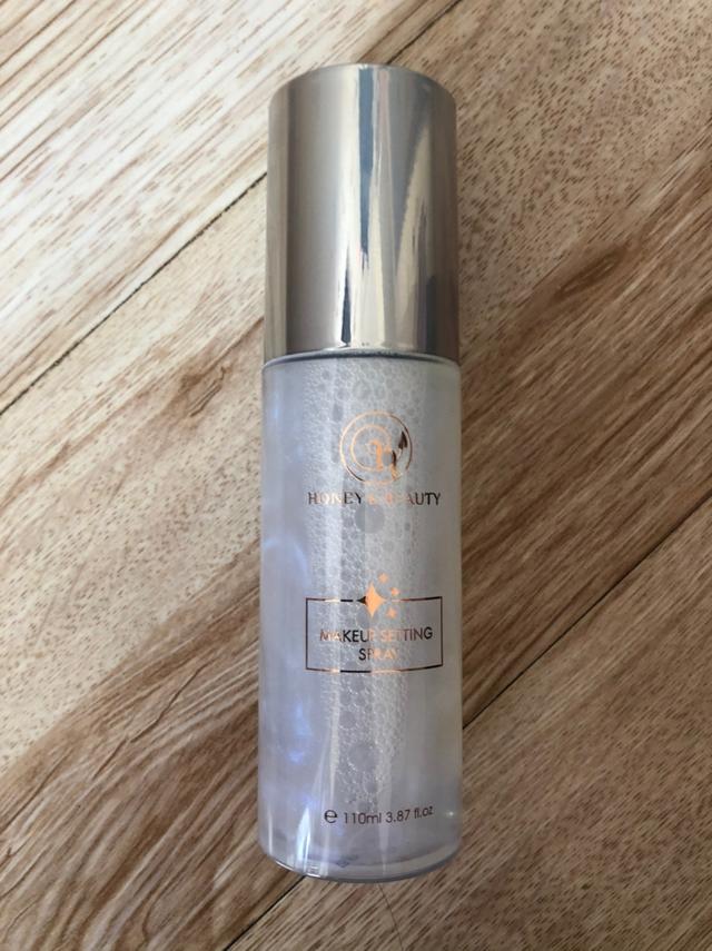 十款好用的定妆喷雾，保持奶油水光肌的秘密。精致女孩的必备款