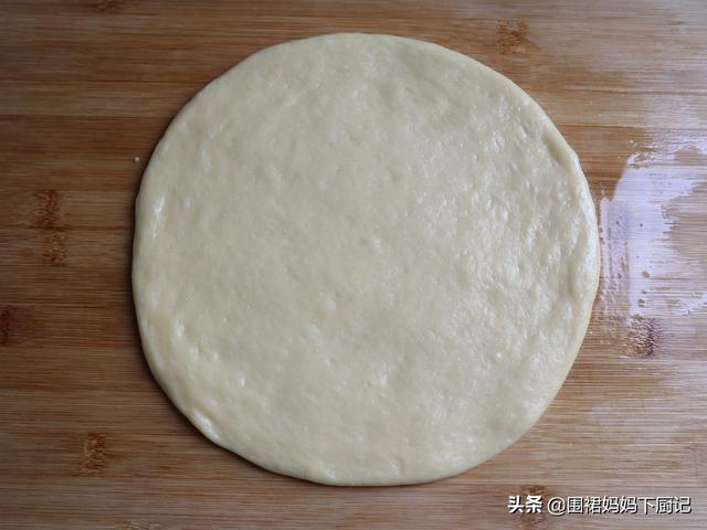 披萨的做法原来这么简单，学会就再也不用出去买了，好吃还省钱