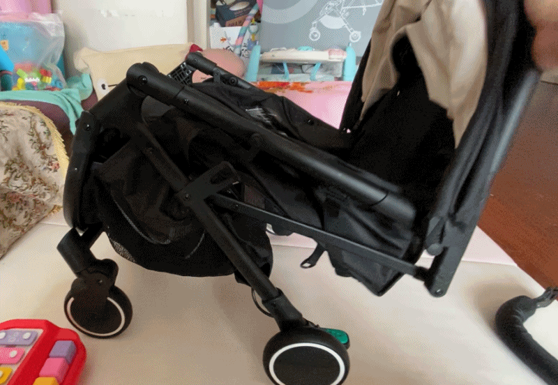 可平躺功能全，折叠轻便的婴儿推车elittile-dream