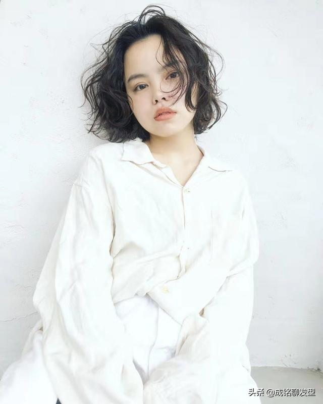 越简单越时尚，9款本季主流发型发色，给你优雅高级的气质